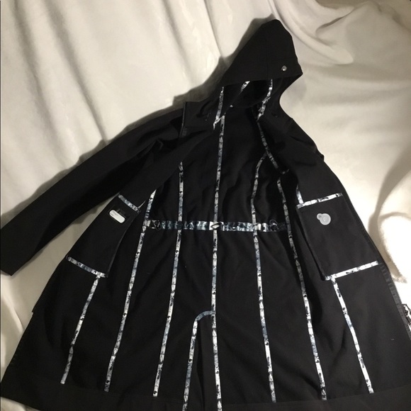 Rare lululemon jacket - Picture 2 of 7